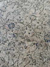 Load image into Gallery viewer, Vintage Turkish 6’9” x 10’9”