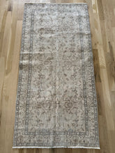 Load image into Gallery viewer, Vintage Turkish 3’3” x 6’7”