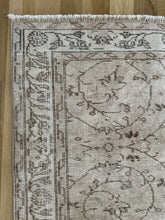 Load image into Gallery viewer, Vintage Turkish 3’5” x 6’6”