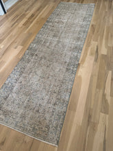 Load image into Gallery viewer, Vintage Turkish 2’10” x 9’6”