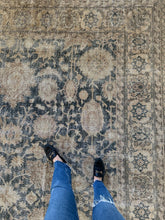 Load image into Gallery viewer, Antique Mahal 8’11” x 11’7”