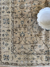 Load image into Gallery viewer, Vintage Turkish 3’9” x 7’2”