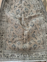 Load image into Gallery viewer, Vintage Turkish 3’ x 10’3”