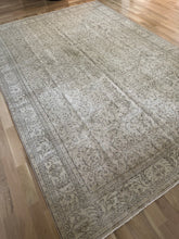 Load image into Gallery viewer, Vintage Turkish 7’3” x 10’7”
