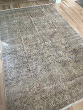 Load image into Gallery viewer, Vintage Kayseri 6’4” x 9’11”