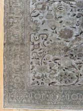 Load image into Gallery viewer, Vintage Kayseri 6’8” x 9’7”