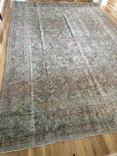 Load image into Gallery viewer, Antique Mahal 8’10” x 12’5”