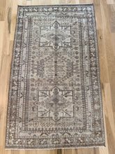 Load image into Gallery viewer, Antique Heriz 3’2” x 5’2”