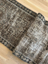 Load image into Gallery viewer, Vintage Heriz 2’7” x 10’6”