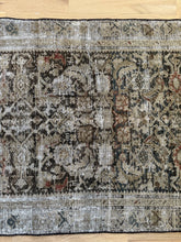 Load image into Gallery viewer, Antique Malayer 2’6” x 9’6”