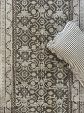 Load image into Gallery viewer, Vintage Mahal 3’1” x 10’