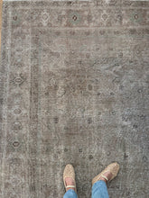 Load image into Gallery viewer, Vintage Mahal 8’ x 10’10”