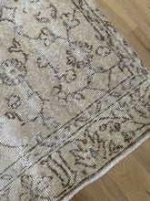 Load image into Gallery viewer, Vintage Turkish 3’ x 6’3”