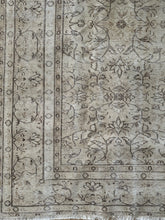 Load image into Gallery viewer, Vintage Turkish 6’9” x 10’1”