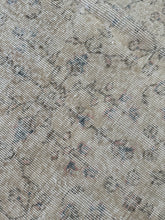 Load image into Gallery viewer, Vintage Turkish 9’ x 11’8”