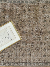 Load image into Gallery viewer, Vintage Turkish 3’ x 9’10”