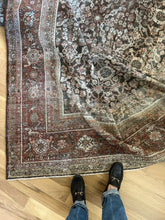 Load image into Gallery viewer, Antique Mahal 9’ x 11’1”