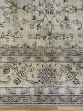 Load image into Gallery viewer, Vintage Turkish 8’ x 11’5”