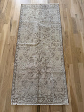 Load image into Gallery viewer, Vintage Turkish 2’7” x 6’2”