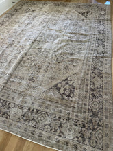 Load image into Gallery viewer, Antique Mahal 9’1” x 11’10”