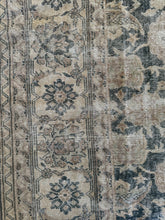 Load image into Gallery viewer, Antique Mahal 8’11” x 11’7”