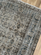Load image into Gallery viewer, Vintage Turkish 7’5” x 10’11”