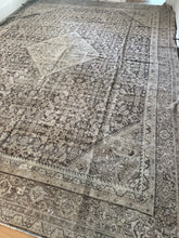 Load image into Gallery viewer, Antique Mahal 10’5” x 14’