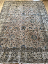 Load image into Gallery viewer, Vintage Turkish 7’3” x 9’11”