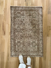 Load image into Gallery viewer, Vintage Hamadan 2’7” x 4’