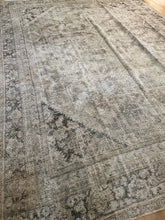 Load image into Gallery viewer, Antique Mahal 10’ x 13’1”