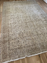 Load image into Gallery viewer, Vintage Turkish 6’8” x 10’1”