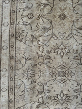 Load image into Gallery viewer, Vintage Turkish 6’9” x 10’1”
