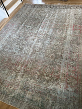 Load image into Gallery viewer, Antique Mahal 8’10” x 12’5”