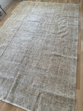 Load image into Gallery viewer, Vintage Turkish 7’9” x 12’1”