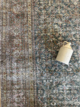 Load image into Gallery viewer, Antique Mahal 7’10” x 10’3”