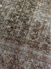 Load image into Gallery viewer, Antique Mahal 9’6” x 12’3”
