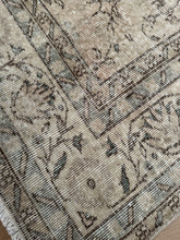 Load image into Gallery viewer, Vintage Turkish 7’2” x 10’7”