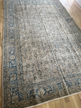 Load image into Gallery viewer, Vintage Turkish 6’4” x 9’9”