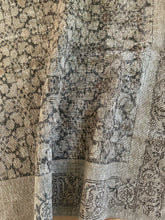 Load image into Gallery viewer, Antique Tabriz 6’5” x 9’9”