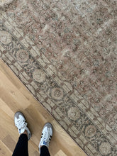 Load image into Gallery viewer, Vintage Turkish 7’6” x 11’