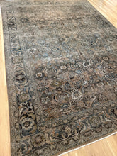 Load image into Gallery viewer, Antique Mahal 7’9” x 10’9”