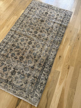 Load image into Gallery viewer, Vintage Turkish 3’ x 5’11”