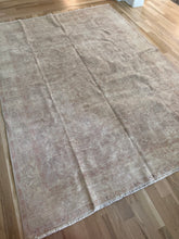 Load image into Gallery viewer, Vintage Turkish 6’6” x 8’10”