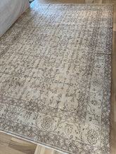 Load image into Gallery viewer, Vintage Turkish 6’7” x 10’2”
