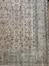 Load image into Gallery viewer, Vintage Turkish 9’ x 12’1”