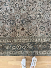 Load image into Gallery viewer, Antique Mahal 8’2” x 11’