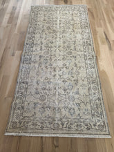 Load image into Gallery viewer, Vintage Turkish 3’10” x 7’