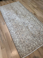 Load image into Gallery viewer, Vintage Turkish 3’1” x 6’6”