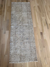 Load image into Gallery viewer, Vintage Turkish 2’3” x 6’5”