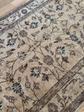 Load image into Gallery viewer, Vintage Turkish 2’9” x 9’9”